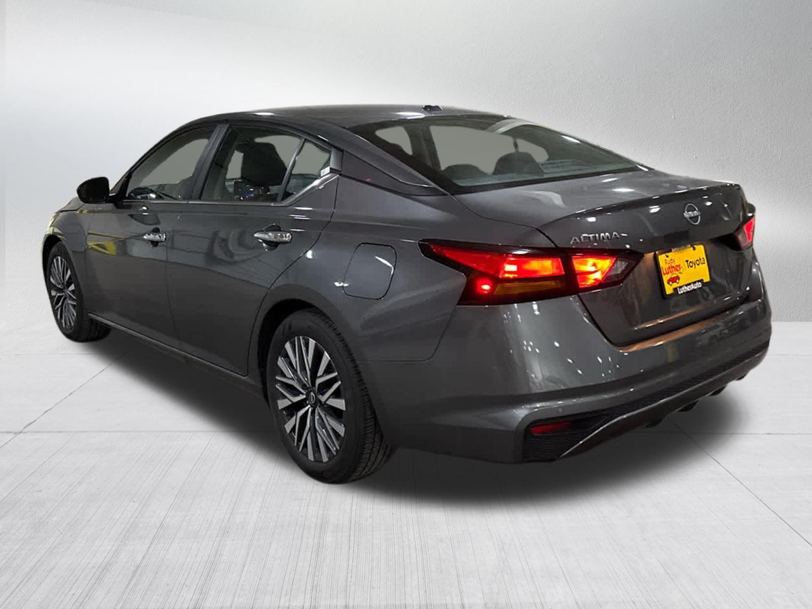 Used 2025 Nissan Altima 2.5 SV FWD image 4