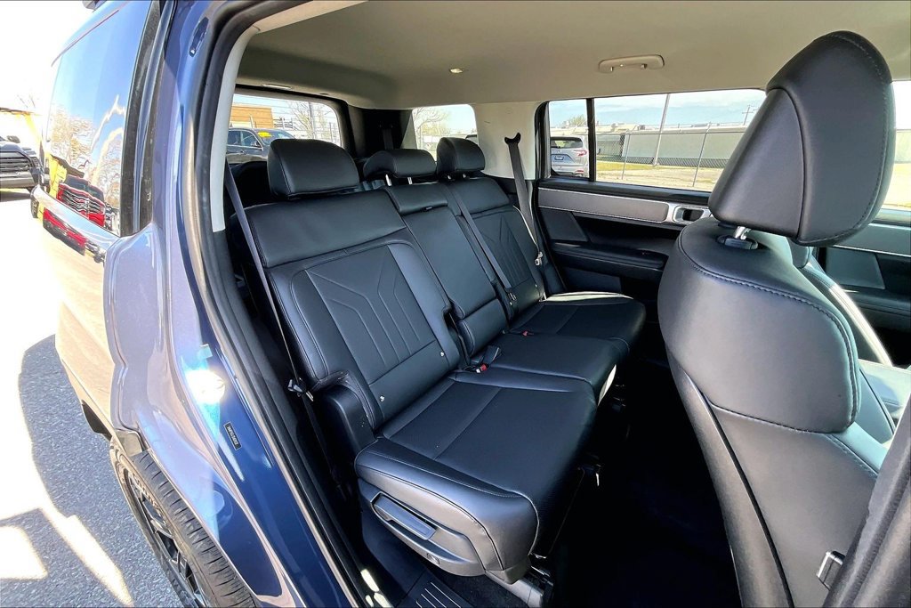 Used 2025 Hyundai Santa Fe SEL FWD image 34