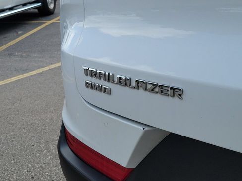 Used 2025 Chevrolet TrailBlazer LT AWD/4WD image 8