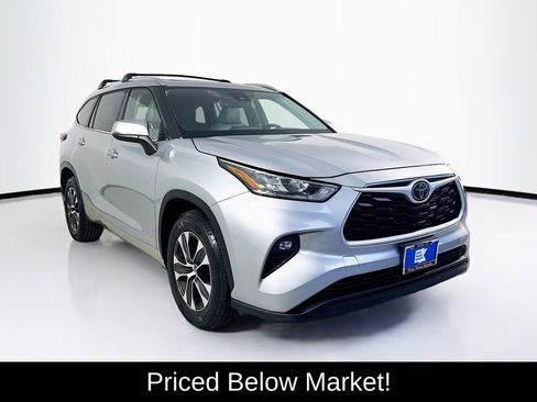 Used 2020 Toyota Highlander XLE FWD image 1
