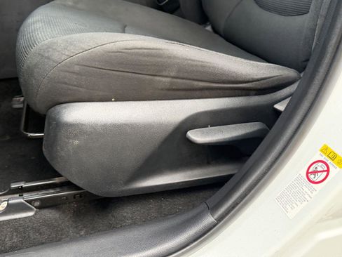 Used 2019 Toyota RAV4 LE image 34