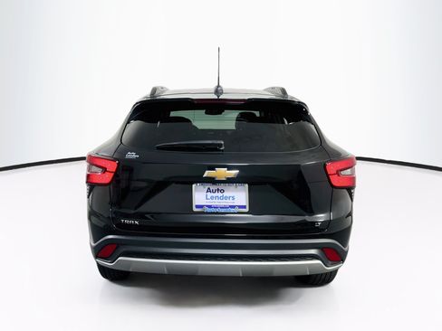 Used 2024 Chevrolet Trax LT w/ Sunroof Package FWD image 6