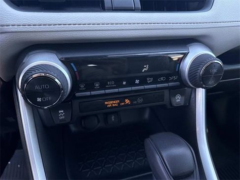 Used 2021 Toyota RAV4 XLE image 22