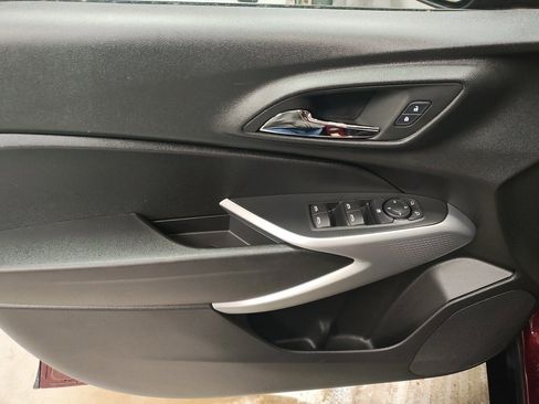 Used 2024 Chevrolet Trax LS w/ LS Convenience Package image 26