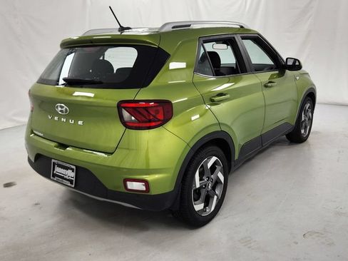 Used 2024 Hyundai Venue SEL FWD image 3