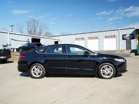 Used 2018 Ford Fusion SE w/ Fusion SE Technology Package image 3
