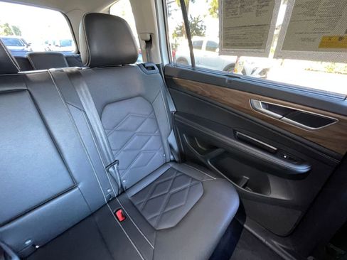 Used 2025 Volkswagen Atlas SE image 38