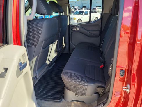 Used 2018 Nissan Frontier SV image 17