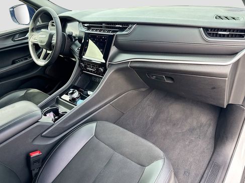 Used 2023 Jeep Grand Cherokee L Laredo image 37