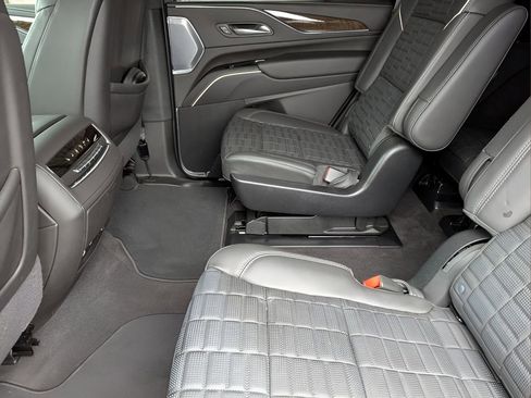 Used 2024 Cadillac Escalade Sport Platinum w/ LPO, ONYX Package image 29