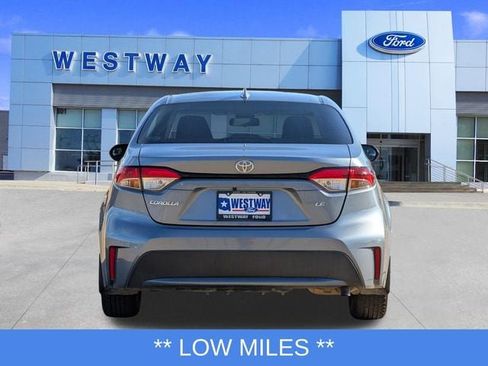 Used 2021 Toyota Corolla LE image 4