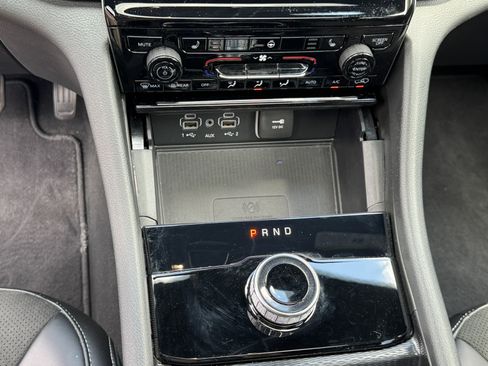 Used 2025 Jeep Grand Cherokee Altitude AWD/4WD image 30