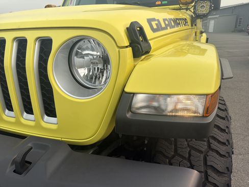 Used 2023 Jeep Gladiator Overland AWD/4WD image 10
