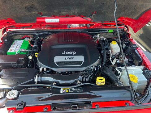 Used 2017 Jeep Wrangler Rubicon w/ Power Convenience Group image 32