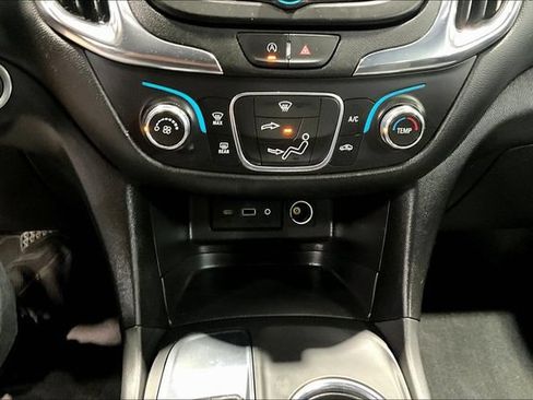 Used 2023 Chevrolet Equinox LT FWD image 15