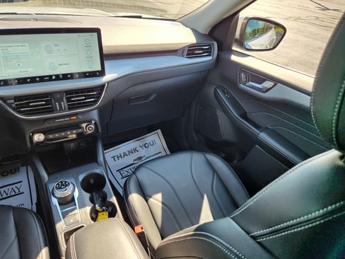 Used 2025 Ford Escape Platinum w/ Premium Technology Package image 16