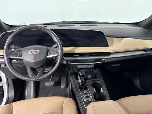 Used 2024 Cadillac XT4 Luxury w/ Cold Weather Package AWD/4WD image 13