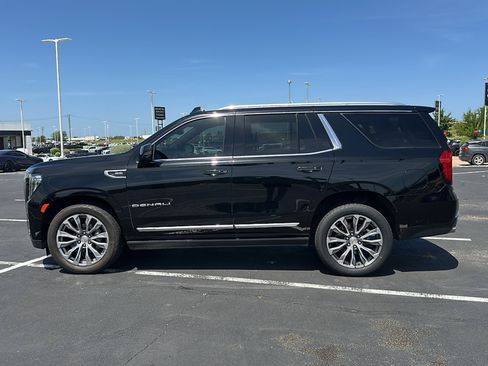 Used 2021 GMC Yukon Denali w/ Denali Premium Package image 5