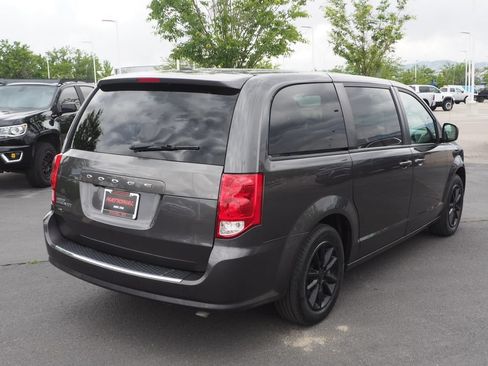 Used 2020 Dodge Grand Caravan SE FWD image 5