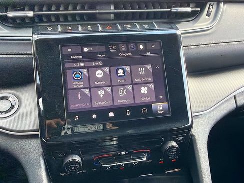 Used 2023 Jeep Grand Cherokee Laredo RWD image 29