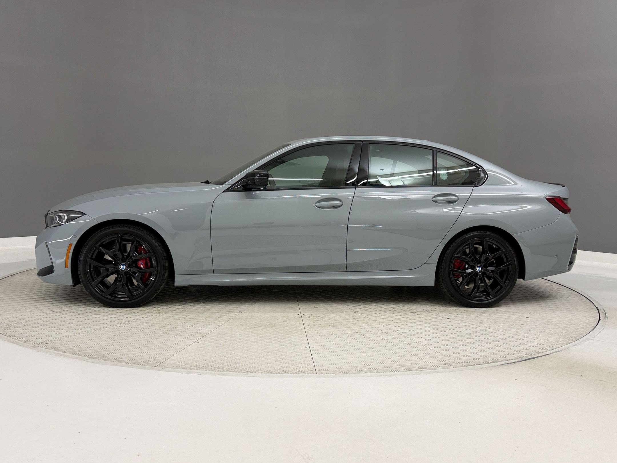 Used 2026 BMW 330i Sedan w/ M Sport Package RWD image 2