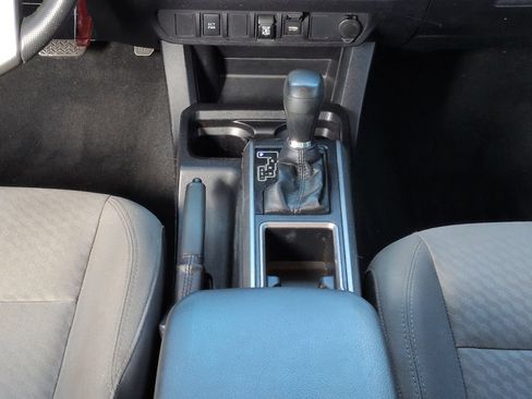 Used 2020 Toyota Tacoma SR5 RWD image 19