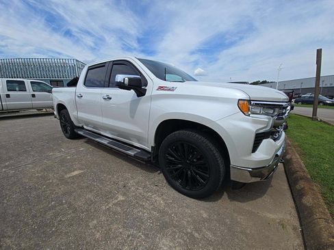 Used 2024 Chevrolet Silverado 1500 LTZ AWD/4WD image 2