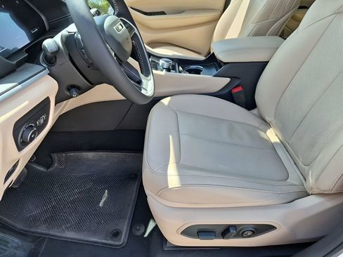 Used 2024 Jeep Grand Cherokee Limited w/ Luxury Tech Group II image 32