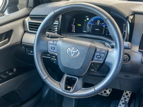 Used 2025 Toyota Camry SE AWD/4WD image 15