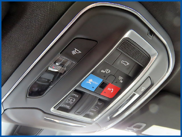 Used 2025 Jeep Grand Cherokee Altitude AWD/4WD image 18
