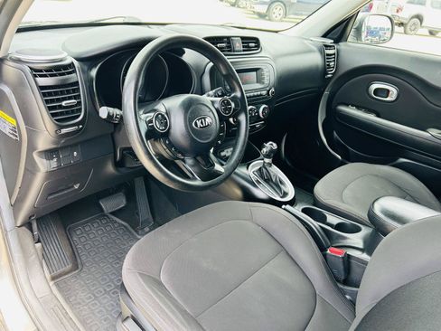 Used 2016 Kia Soul FWD image 6