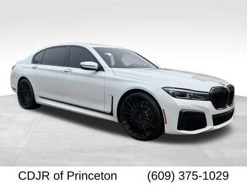 Used 2022 BMW 750i xDrive w/ Autobahn Package image 1