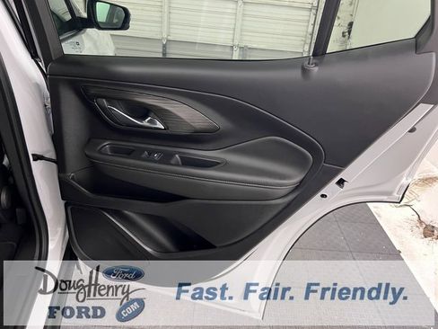 Used 2024 GMC Terrain SLT image 35