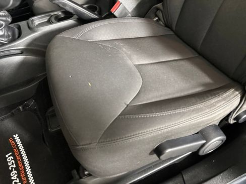 Used 2018 Jeep Wrangler Sport w/ Connectivity Group AWD/4WD image 12