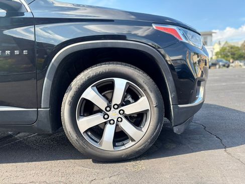 Used 2021 Chevrolet Traverse LT w/ LT Premium Package AWD/4WD image 30