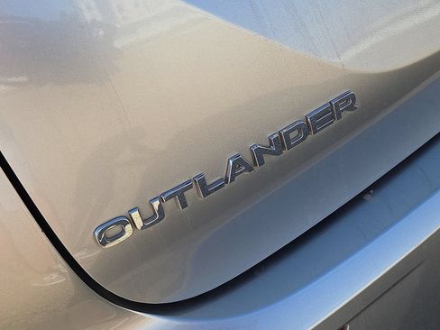 Used 2022 Mitsubishi Outlander SE FWD image 11