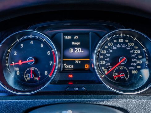 Used 2015 Volkswagen GTI SE FWD image 19