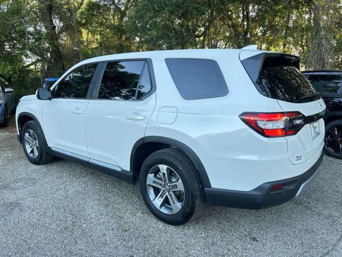 Certified 2025 Honda Pilot EX-L image 6