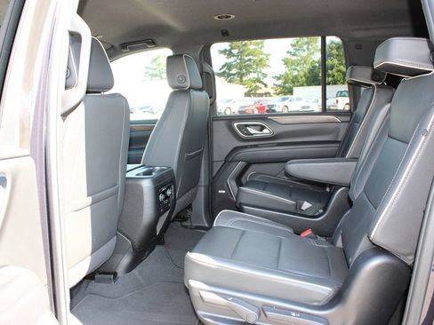 Used 2024 Chevrolet Suburban Premier RWD image 8
