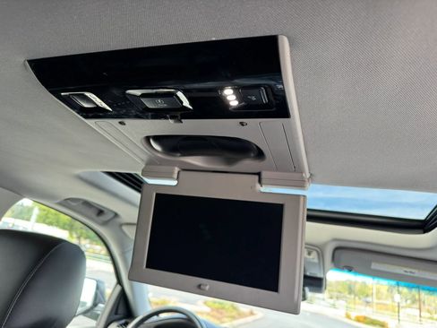 Used 2018 Cadillac Escalade ESV Premium Luxury image 37