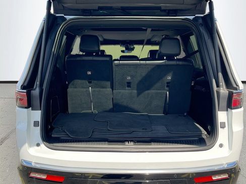 Certified 2023 Jeep Wagoneer 4WD w/ Premium Group I image 28