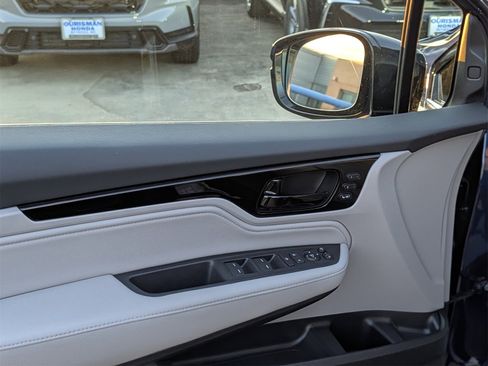 Used 2023 Honda Odyssey Elite image 12