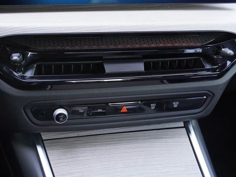 Certified 2025 BMW 330i Sedan RWD image 27