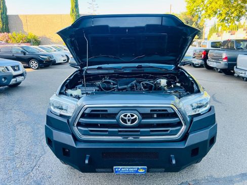 Used 2016 Toyota Tacoma SR5 RWD image 10