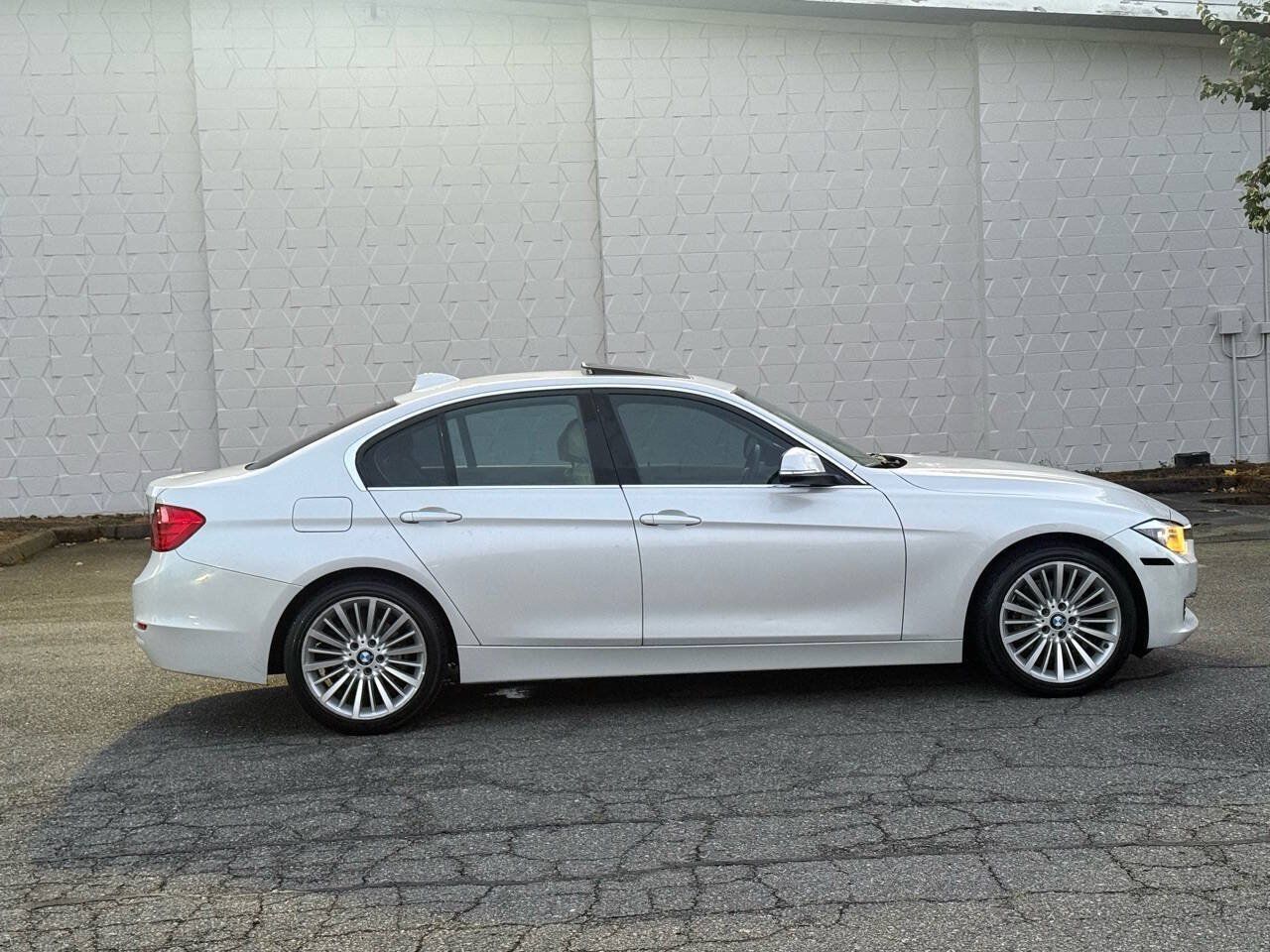 Used 2014 BMW 328d xDrive Sedan AWD/4WD image 4