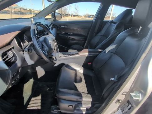 Used 2019 Toyota C-HR Limited image 12