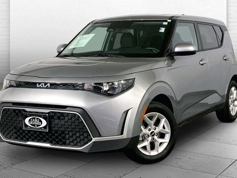 Certified 2025 Kia Soul LX w/ LX Technology Package FWD image 12