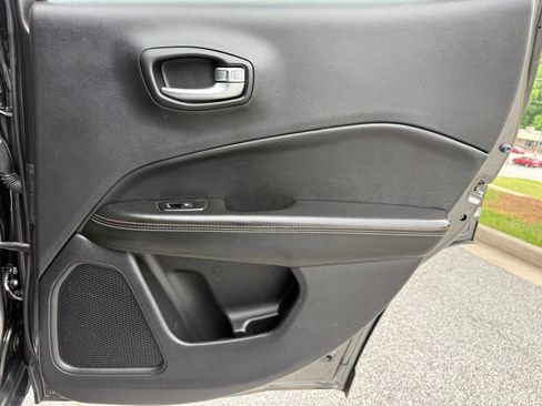 Used 2018 Jeep Compass Latitude FWD image 44