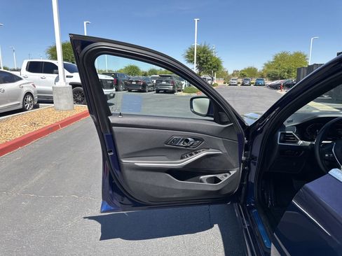 Used 2020 BMW 330i Sedan w/ Driving Assistance Package RWD image 14
