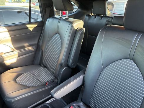 Used 2025 Toyota Highlander XSE image 11